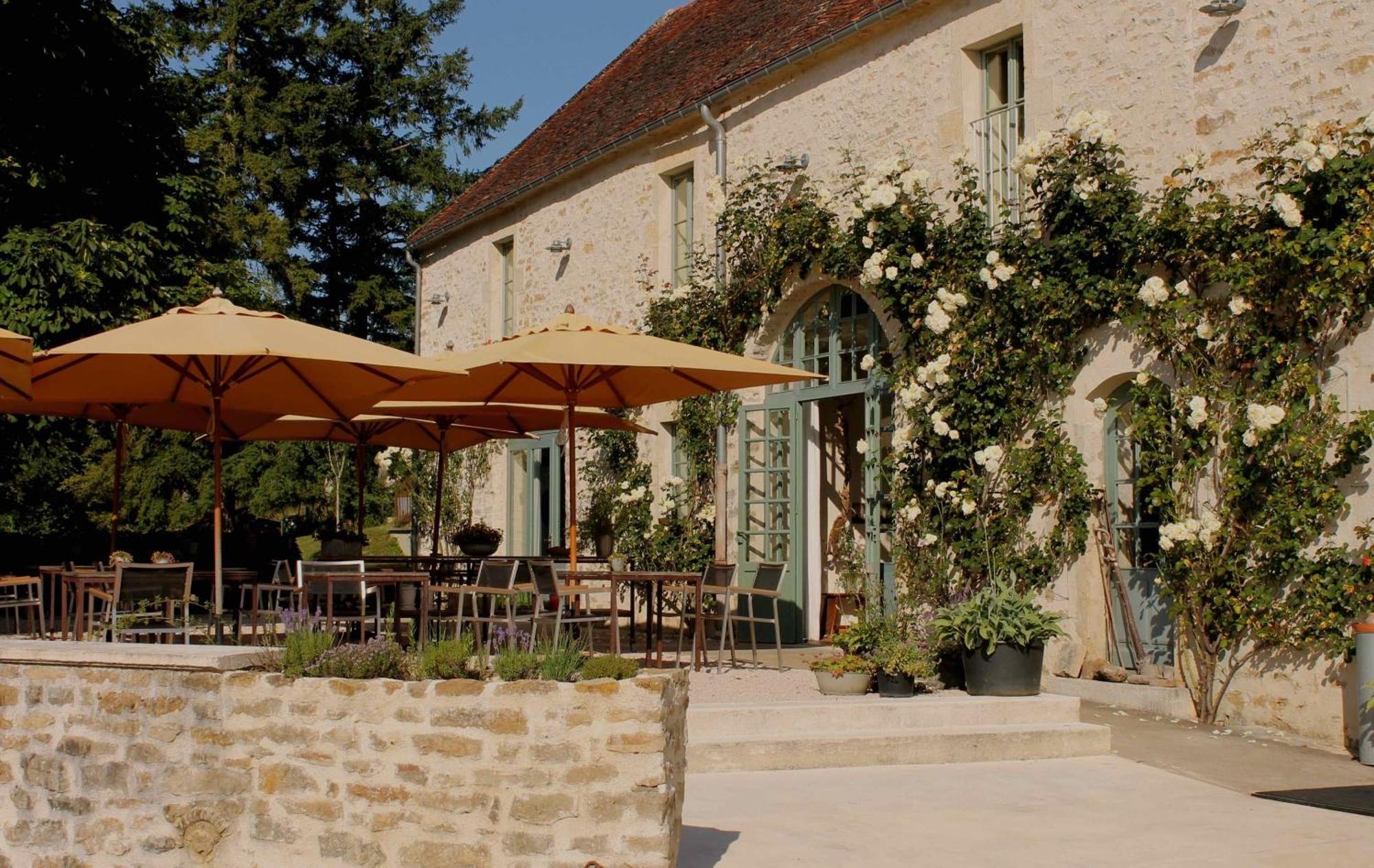 Les Deux Ponts Hotel Pierre-Perthuis ภายนอก รูปภาพ