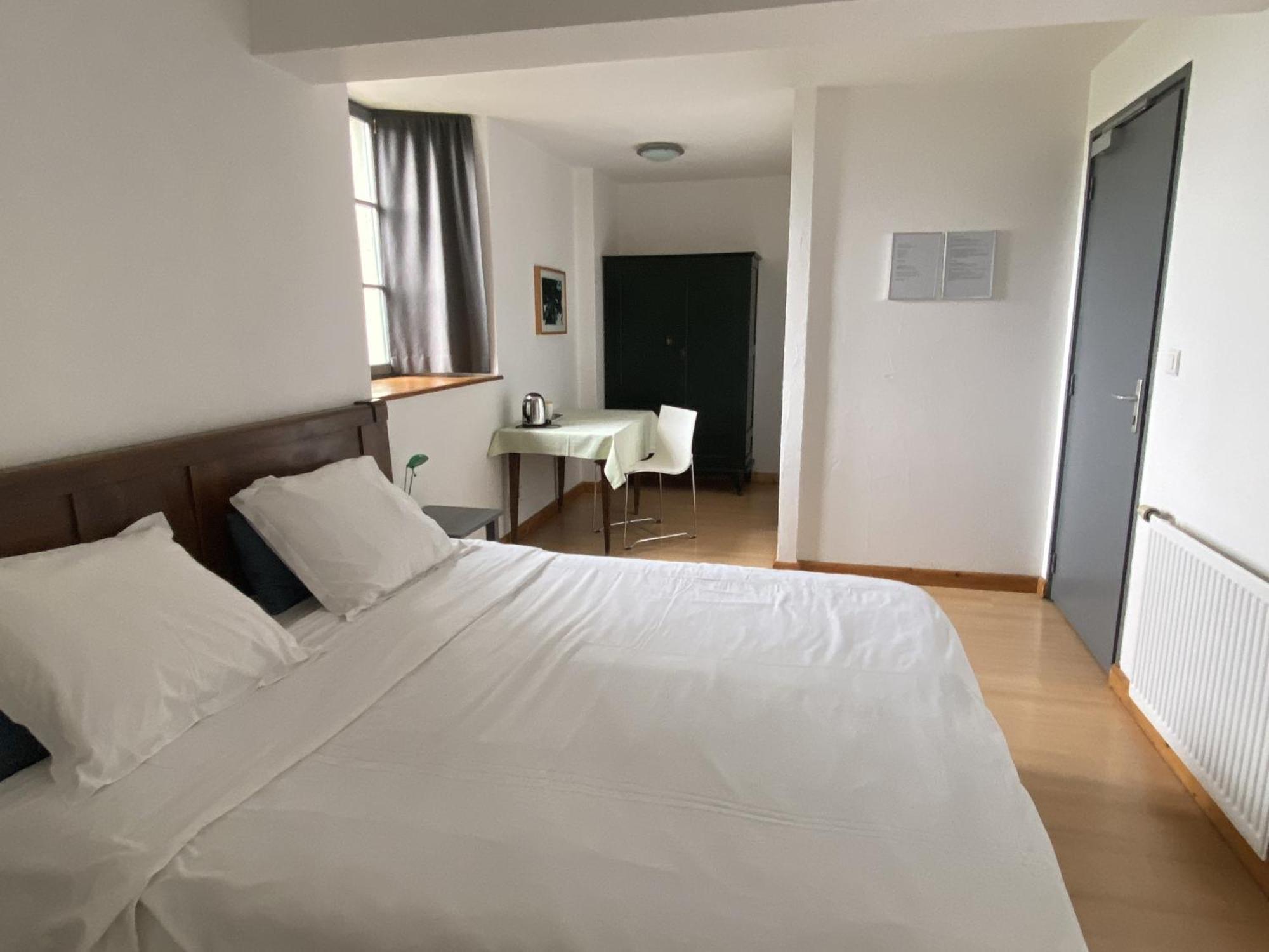 Les Deux Ponts Hotel Pierre-Perthuis ภายนอก รูปภาพ